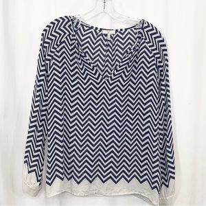 JOIE Womens Silk Blouse Size Small
Cream w/ a Navy Blue Chevron Stripe